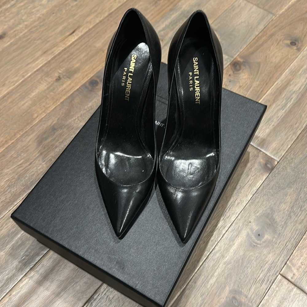 Saint Laurent Zoe Black Leather Pumps